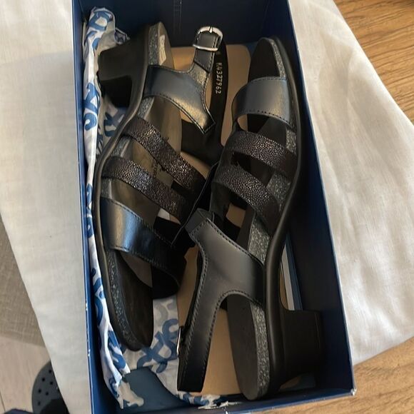 SAS BLACK SANDALS.  NEW.  STYLE IS ALLEGRO.   NEW IN BOX. SIZE IS NARROW. - Picture 8 of 8